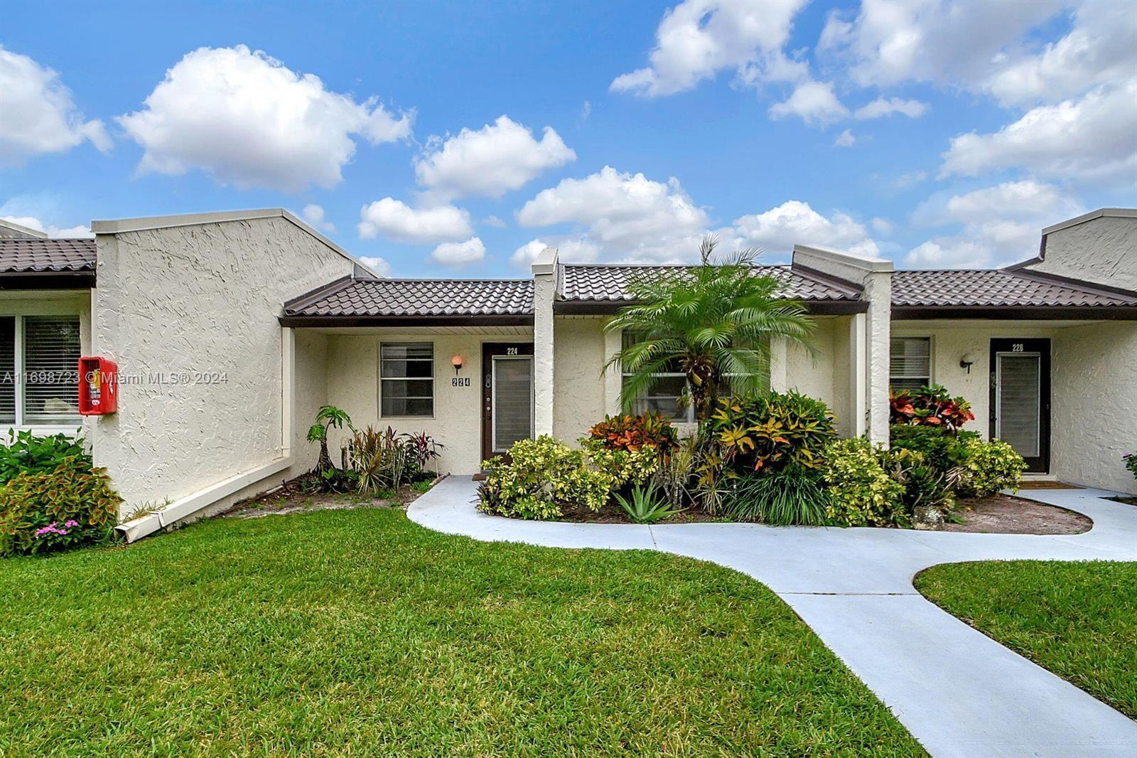 Picture of 224 Lake Constance Dr, West Palm Beach, FL 33411