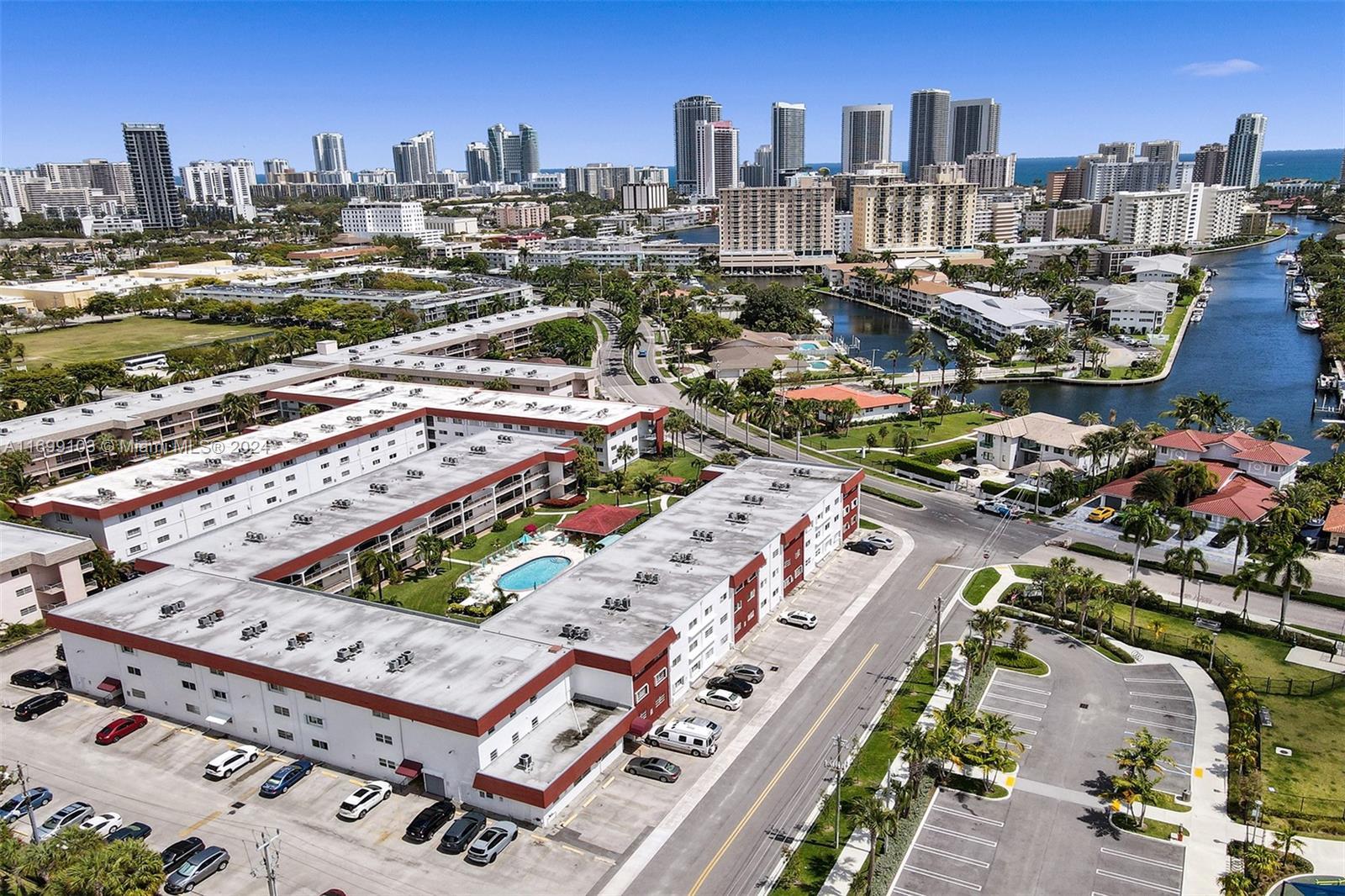 Picture of 580 Egret Dr # 220, Hallandale Beach, FL 33009