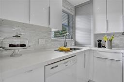 Picture of 580 Egret Dr # 220, Hallandale Beach, FL 33009