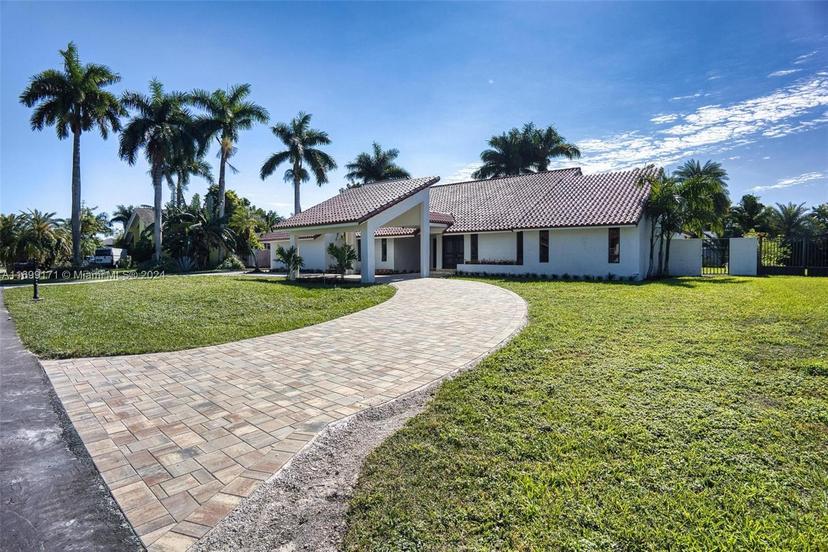 Picture of 10440 NW 133Rd St, Hialeah Gardens FL 33018