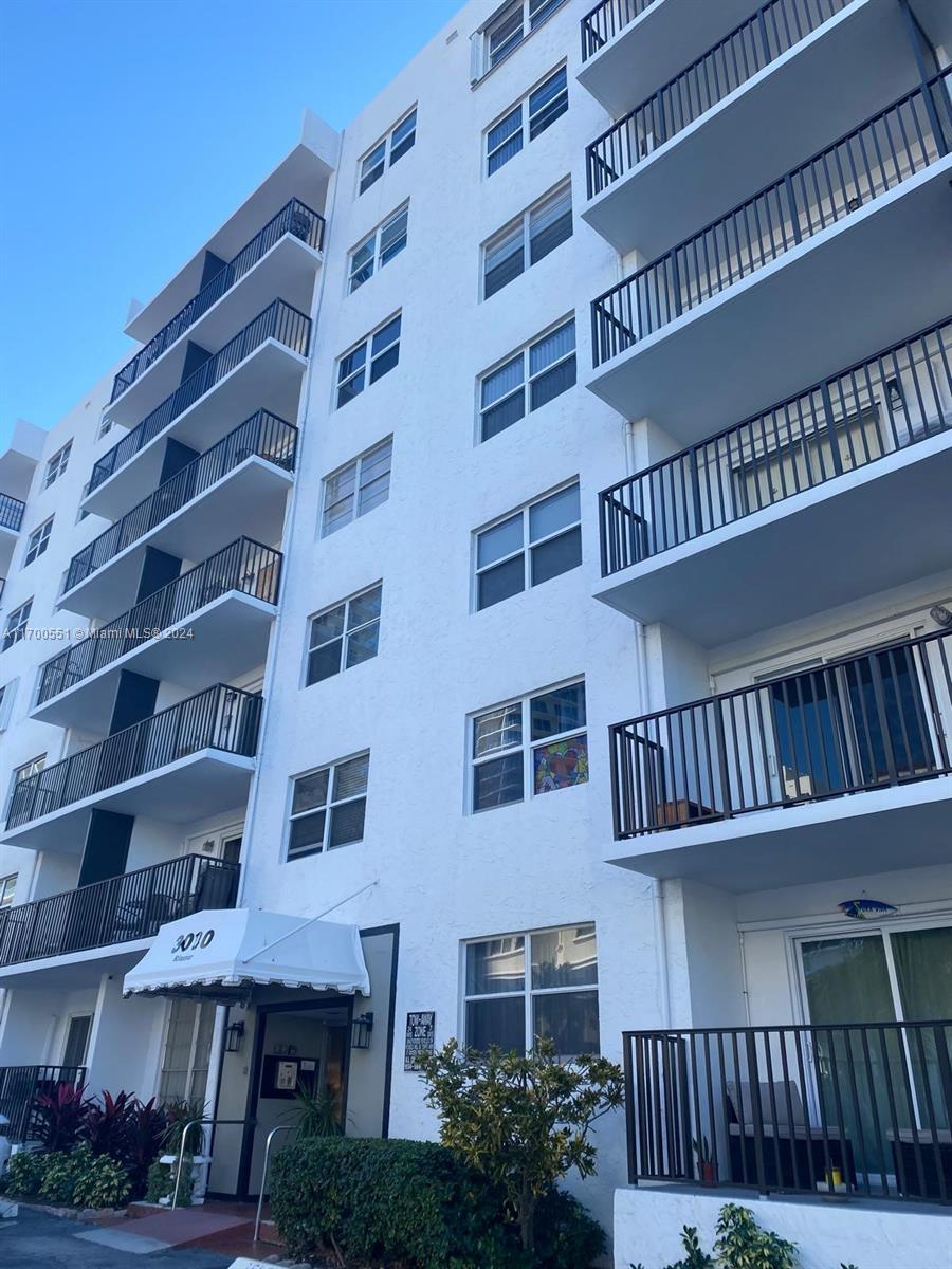 Picture of 3000 Riomar St # 503, Fort Lauderdale, FL 33304