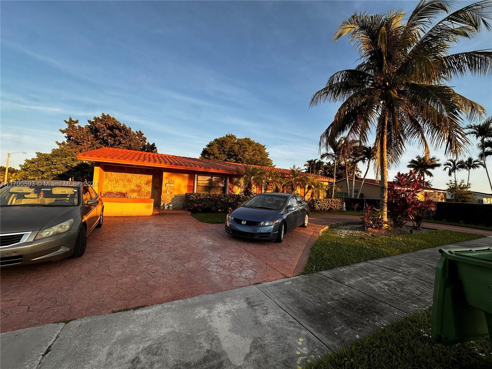 Picture of 3111 Village Green Dr, Miami, FL 33175