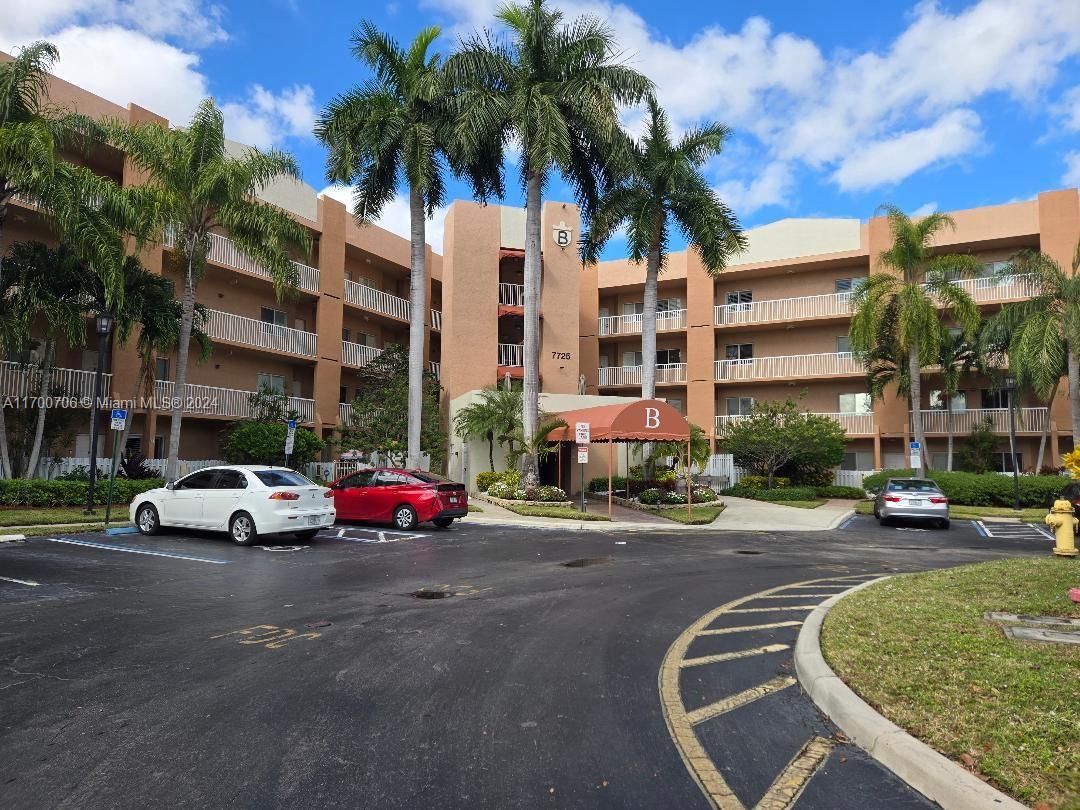 Picture of 7725 Yardley Dr Bldg B # 305, Tamarac, FL 33321