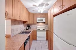 Picture of 17001 NE 13Th Ave # 103, Miami, FL 33162