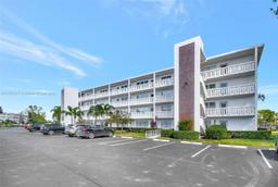 Picture of 3108 E Cambridge E # 3108, Deerfield Beach, FL 33442