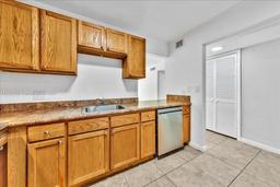 Picture of 7541 NW 16Th St # 1211, Plantation, FL 33313