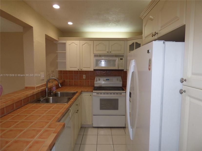 Picture of 5625 W 20Th Ave # 309, Hialeah FL 33012