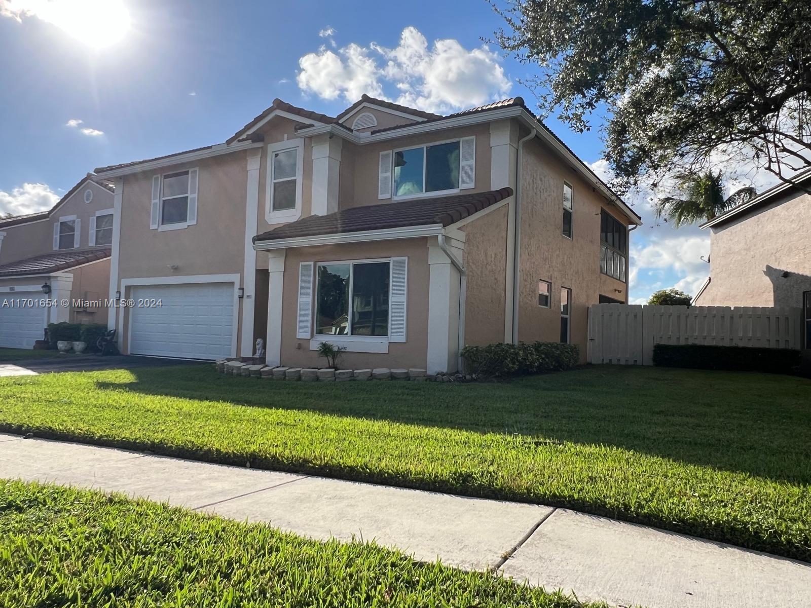 Picture of 897 NW 97Th Ave, Plantation, FL 33324