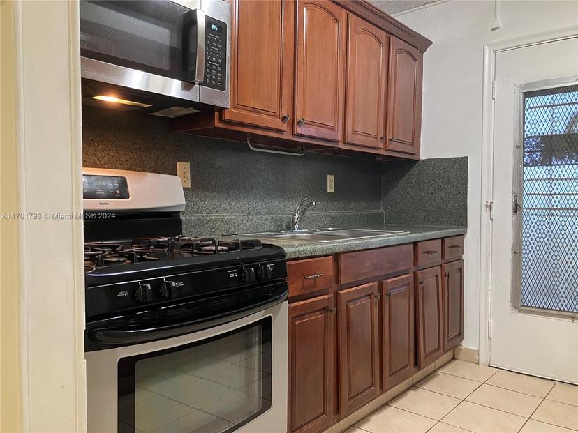 Picture of 20275 NE 2Nd Ave # 16, Miami FL 33179