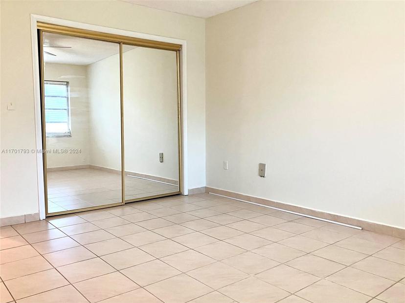 Picture of 20275 NE 2Nd Ave # 16, Miami FL 33179