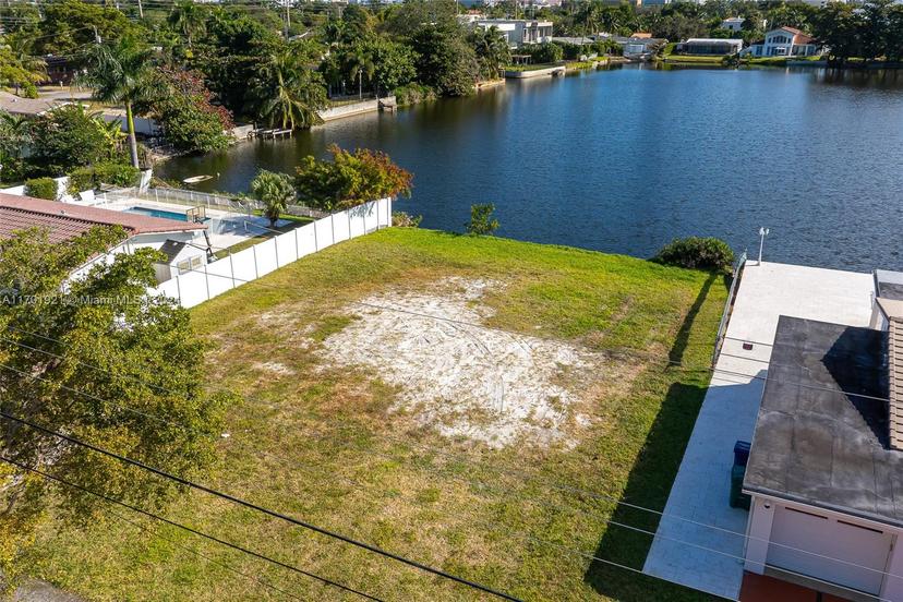 Picture of 21301 NE 24Th Ct, Miami FL 33180