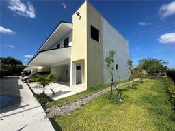 Picture of 532 NW 7 Street # 2, Florida City, FL 33034