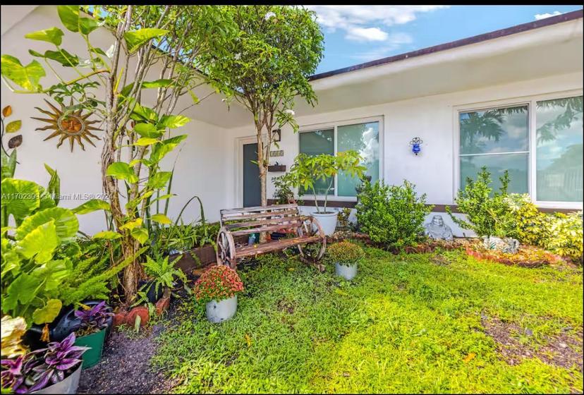 Picture of 1585 W 56Th Pl, Hialeah FL 33012