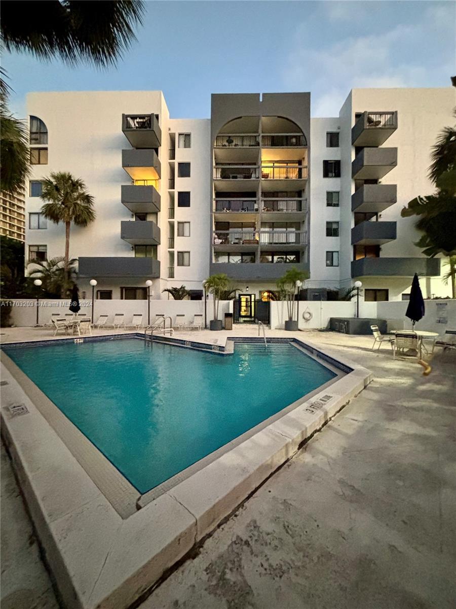 Picture of 2715 Tigertail Ave # 402, Miami, FL 33133