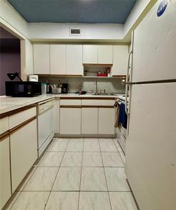 Picture of 2715 Tigertail Ave # 402, Miami, FL 33133