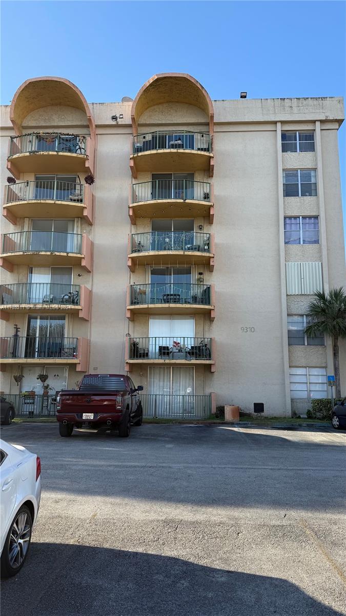 Picture of 9310 Fontainebleau Blvd # 514, Miami, FL 33172