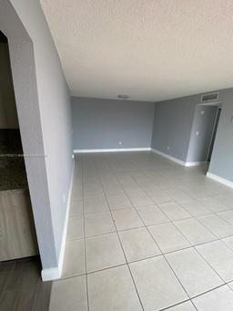 Picture of 9310 Fontainebleau Blvd # 514, Miami, FL 33172