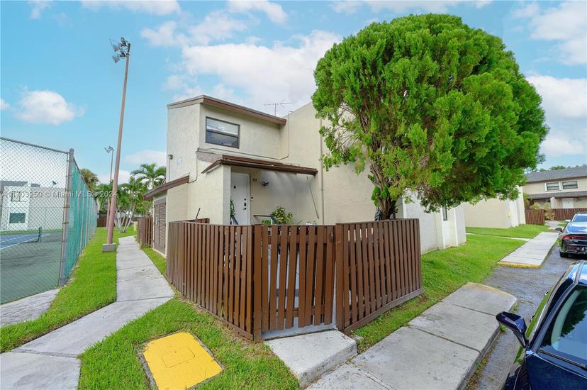 Picture of 10296 NW 9Thstcr # 201, Miami FL 33172