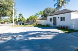 Picture of 470 NE 165Th St, Miami, FL 33162