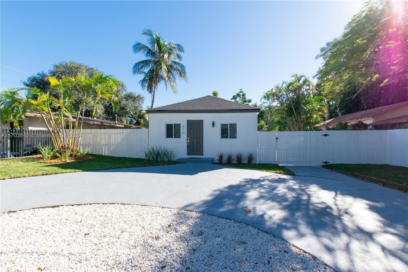 Picture of 470 NE 165Th St, Miami, FL 33162