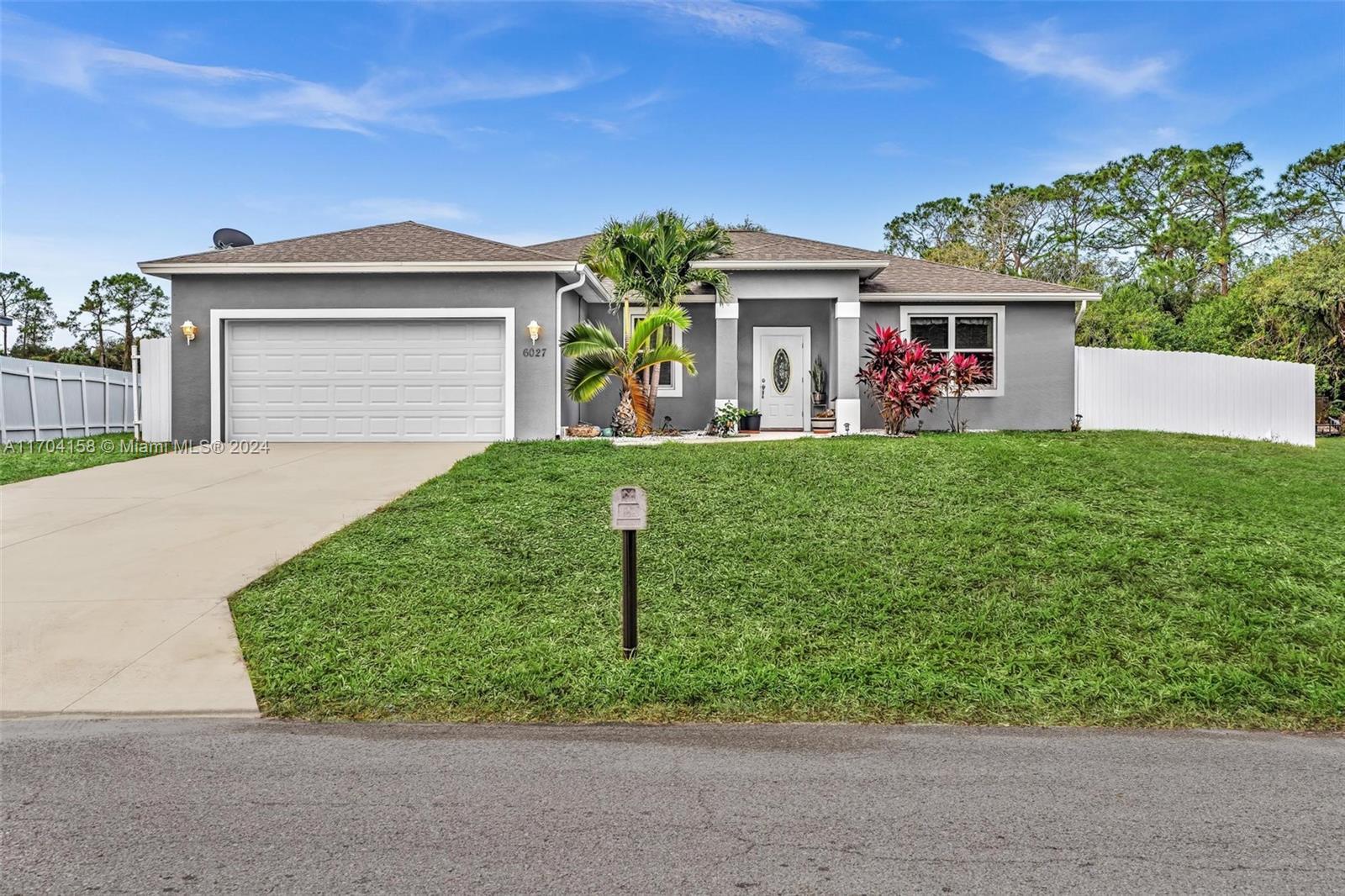 Picture of 6027 Acorn Cir, La Belle, FL 33935