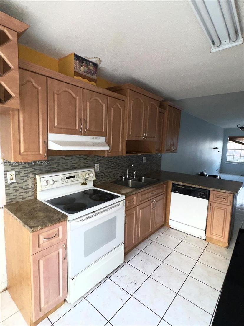 Picture of 9154 NW 119Th Ter, Hialeah Gardens FL 33018