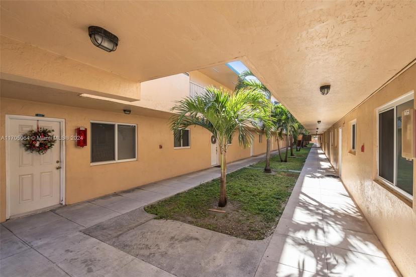 Picture of 2985 W 80Th St # 215, Hialeah FL 33018