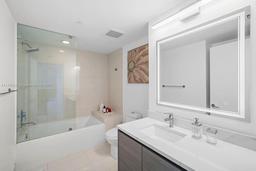 Picture of 460 NE 28Th St # 3205, Miami, FL 33137