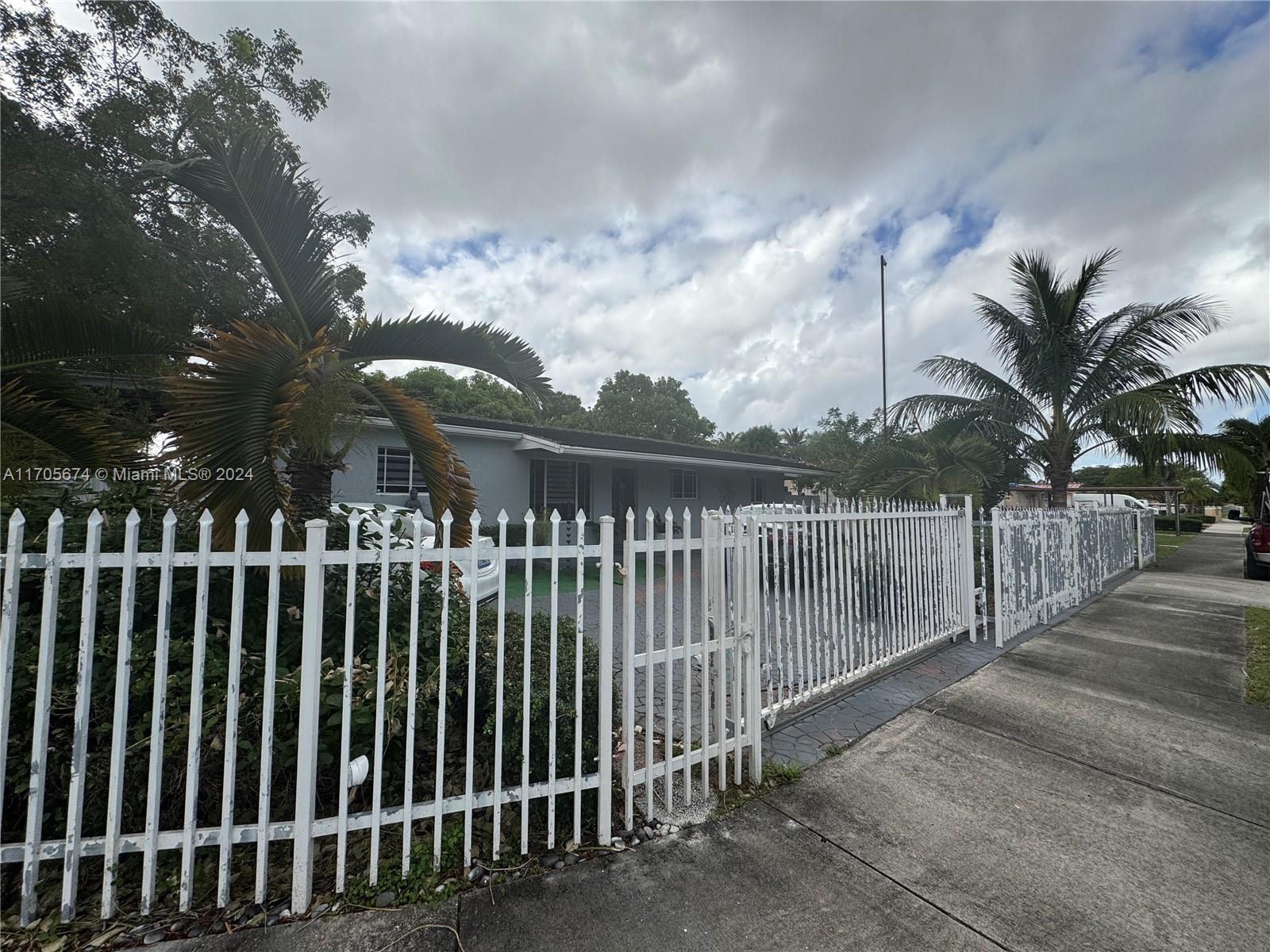 Picture of 720 W 71St Pl, Hialeah, FL 33014