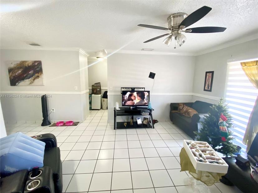 Picture of 2925 W 80Th St # 221, Hialeah FL 33018