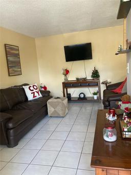 Picture of 2145 Pierce St # 230, Hollywood, FL 33020