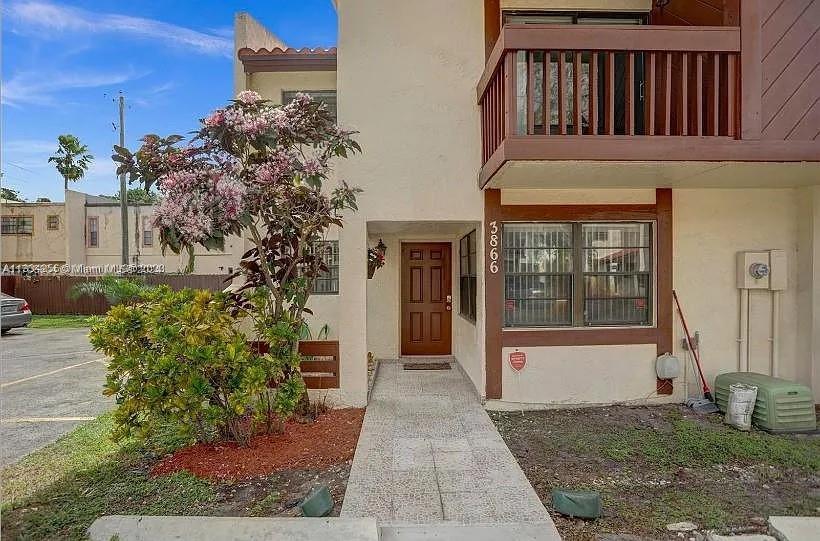 Picture of 3866 SW 52Nd Ave # 3866, Pembroke Park, FL 33023