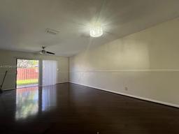 Picture of 2700 S Oakland Forest Dr # 304, Oakland Park, FL 33309