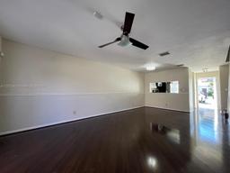 Picture of 2700 S Oakland Forest Dr # 304, Oakland Park, FL 33309