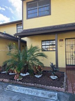 Picture of 1062 NE 209Th Ter # 1062, Miami, FL 33179