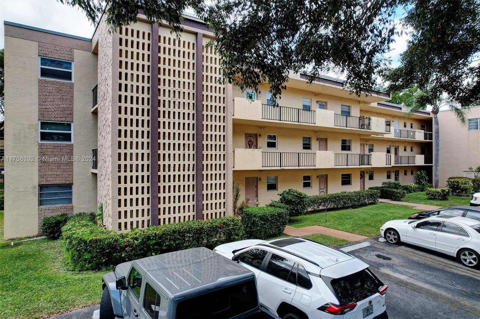 Picture of 100 Ashbury Rd # 203, Hollywood, FL 33024