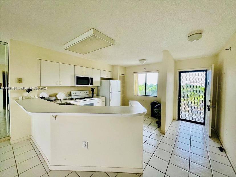 Picture of 2334 S Cypress Bend Dr # 505, Pompano Beach FL 33069