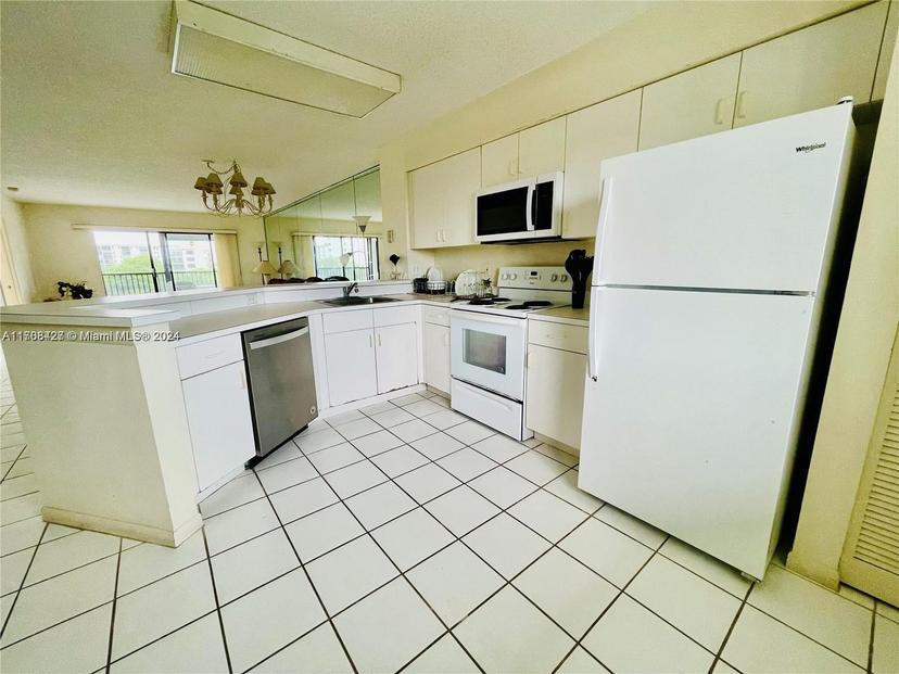 Picture of 2334 S Cypress Bend Dr # 505, Pompano Beach FL 33069