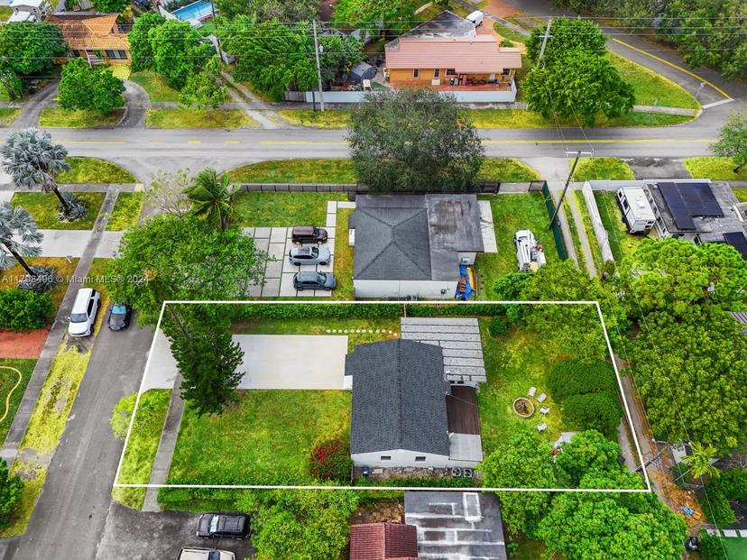 Picture of 181 Truxton Dr, Miami Springs FL 33166