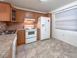 Picture of 1100 Colony Point Cir # 218, Pembroke Pines, FL 33026