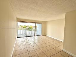 Picture of 9359 Fontainebleau Blvd # F402, Miami, FL 33172