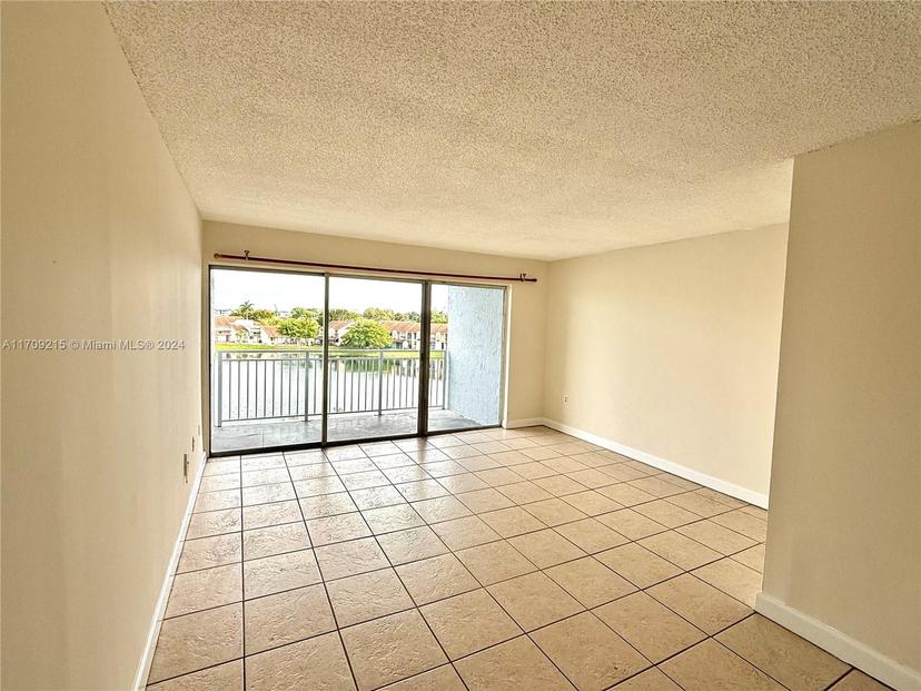 Picture of 9359 Fontainebleau Blvd # F402, Miami FL 33172