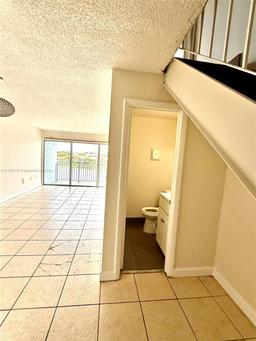 Picture of 9359 Fontainebleau Blvd # F402, Miami, FL 33172