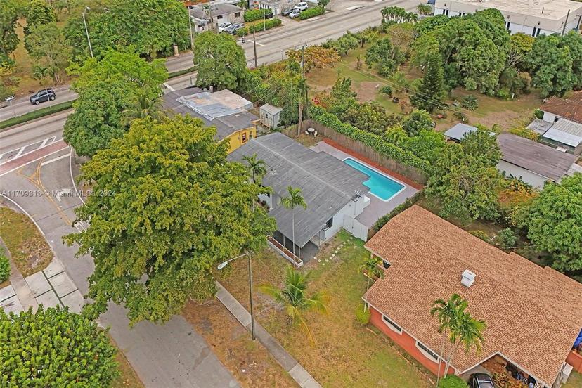 Picture of 580 NE 172Nd St, North Miami Beach FL 33162