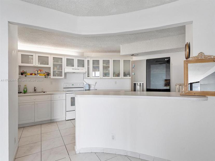 Picture of 600 Parkview Dr # 611, Hallandale Beach FL 33009