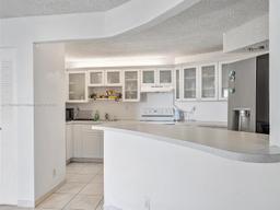 Picture of 600 Parkview Dr # 611, Hallandale Beach, FL 33009