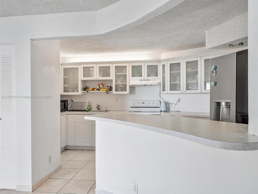 Picture of 600 Parkview Dr # 611, Hallandale Beach FL 33009