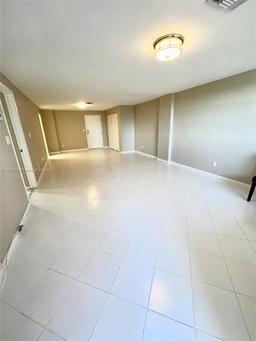 Picture of 90 Edgewater Dr # 522, Coral Gables, FL 33133