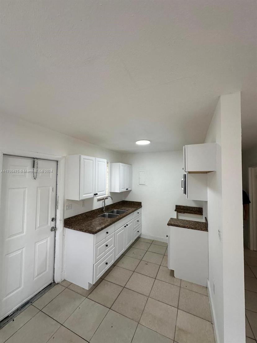 Picture of 940 NW 34Th Way, Lauderhill FL 33311