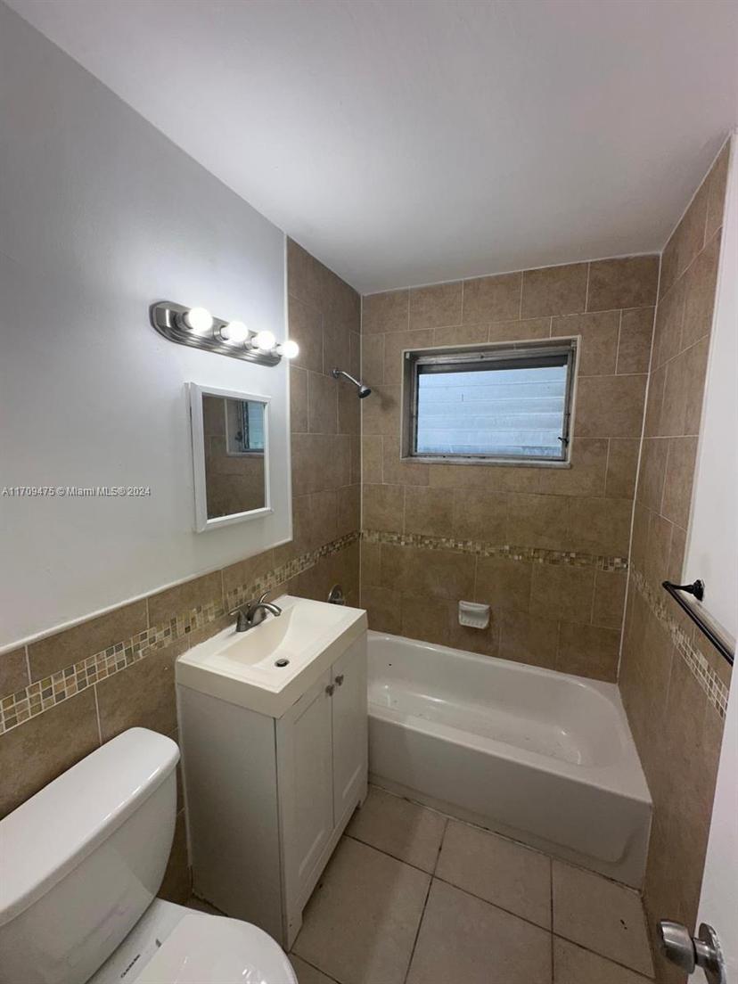 Picture of 940 NW 34Th Way, Lauderhill FL 33311